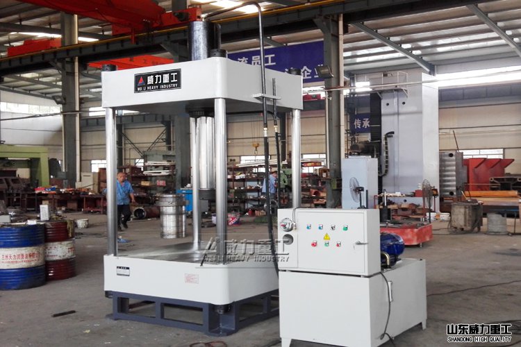 100噸二梁四柱油壓機生產(chǎn)車間實景拍攝