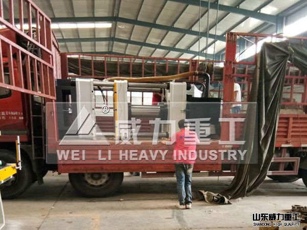 湖北宜昌客戶定做YW32-250噸四柱油壓機(jī)裝車發(fā)貨