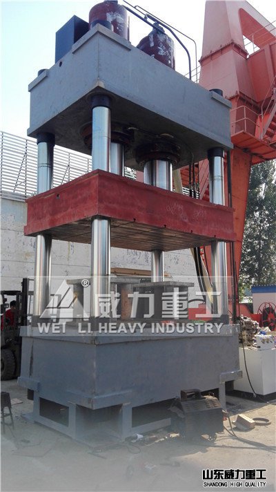 三梁四柱油壓機加工生產過程中