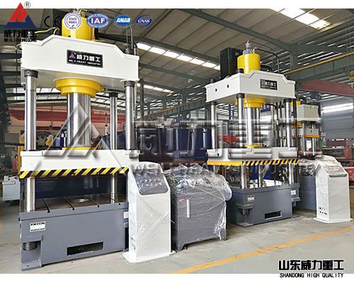 315噸三梁四柱油壓機(jī)設(shè)備廠家車(chē)間圖