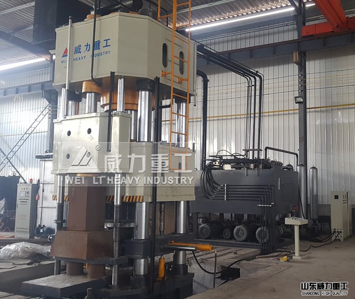 2000噸油壓機(jī)客戶加工現(xiàn)場(chǎng)