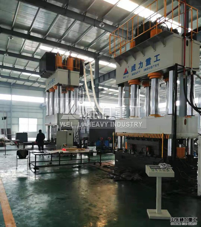 油壓機(jī)客戶生產(chǎn)汽車沖壓件現(xiàn)場